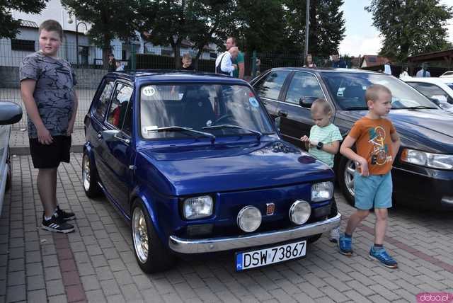 [WIDEO/FOTO] Zabytkowe modele, tuningowe cuda i legendarne klasyki. Miłośnicy motoryzacji spotkali się po raz dziewiąty