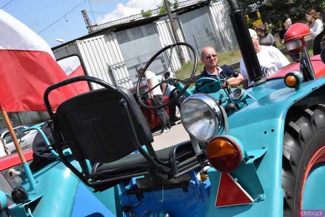[WIDEO/FOTO] Zabytkowe modele, tuningowe cuda i legendarne klasyki. Miłośnicy motoryzacji spotkali się po raz dziewiąty