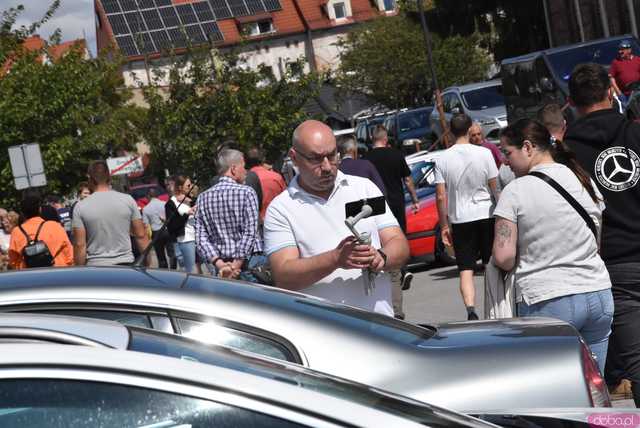 [WIDEO/FOTO] Zabytkowe modele, tuningowe cuda i legendarne klasyki. Miłośnicy motoryzacji spotkali się po raz dziewiąty
