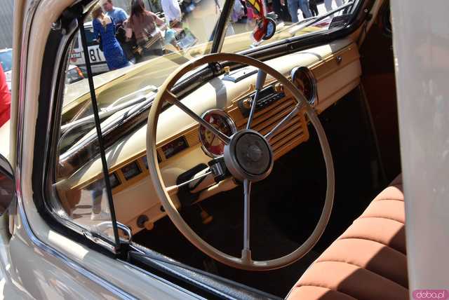 [WIDEO/FOTO] Zabytkowe modele, tuningowe cuda i legendarne klasyki. Miłośnicy motoryzacji spotkali się po raz dziewiąty