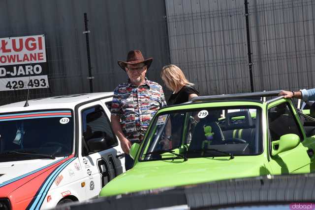 [WIDEO/FOTO] Zabytkowe modele, tuningowe cuda i legendarne klasyki. Miłośnicy motoryzacji spotkali się po raz dziewiąty