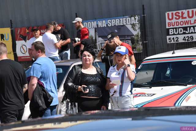 [WIDEO/FOTO] Zabytkowe modele, tuningowe cuda i legendarne klasyki. Miłośnicy motoryzacji spotkali się po raz dziewiąty