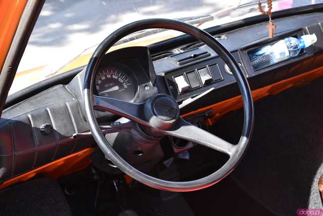 [WIDEO/FOTO] Zabytkowe modele, tuningowe cuda i legendarne klasyki. Miłośnicy motoryzacji spotkali się po raz dziewiąty