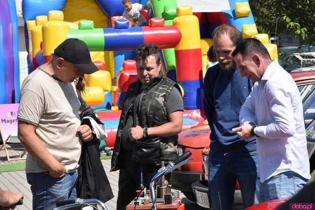 [WIDEO/FOTO] Zabytkowe modele, tuningowe cuda i legendarne klasyki. Miłośnicy motoryzacji spotkali się po raz dziewiąty