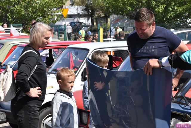 [WIDEO/FOTO] Zabytkowe modele, tuningowe cuda i legendarne klasyki. Miłośnicy motoryzacji spotkali się po raz dziewiąty