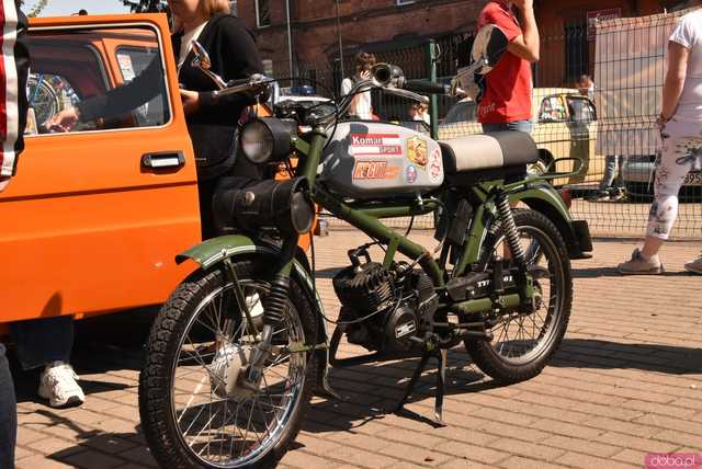 [WIDEO/FOTO] Zabytkowe modele, tuningowe cuda i legendarne klasyki. Miłośnicy motoryzacji spotkali się po raz dziewiąty