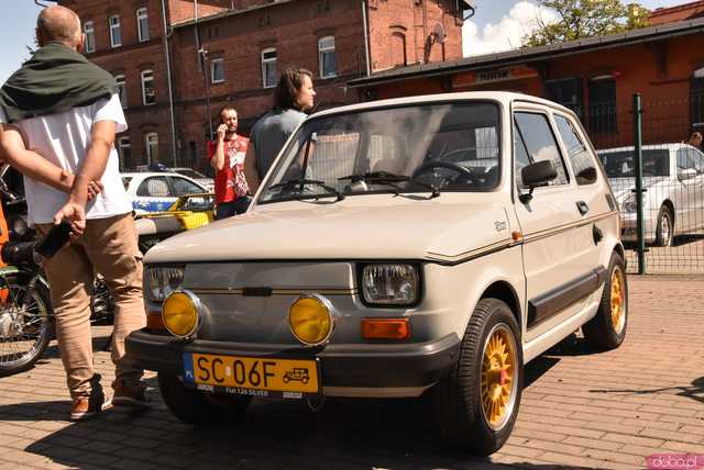 [WIDEO/FOTO] Zabytkowe modele, tuningowe cuda i legendarne klasyki. Miłośnicy motoryzacji spotkali się po raz dziewiąty