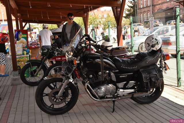 [WIDEO/FOTO] Zabytkowe modele, tuningowe cuda i legendarne klasyki. Miłośnicy motoryzacji spotkali się po raz dziewiąty