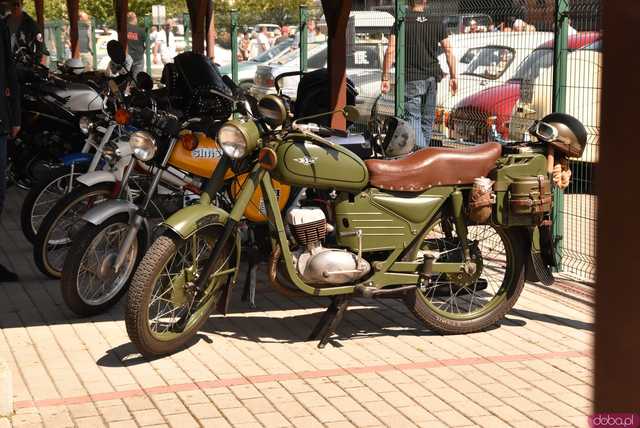 [WIDEO/FOTO] Zabytkowe modele, tuningowe cuda i legendarne klasyki. Miłośnicy motoryzacji spotkali się po raz dziewiąty