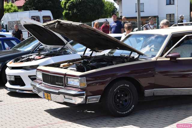 [WIDEO/FOTO] Zabytkowe modele, tuningowe cuda i legendarne klasyki. Miłośnicy motoryzacji spotkali się po raz dziewiąty