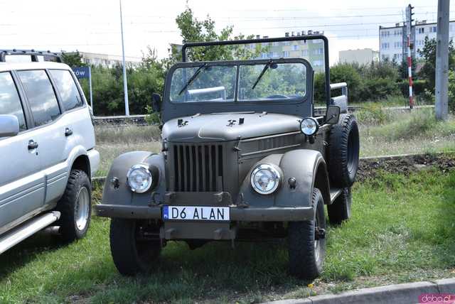 [WIDEO/FOTO] Zabytkowe modele, tuningowe cuda i legendarne klasyki. Miłośnicy motoryzacji spotkali się po raz dziewiąty