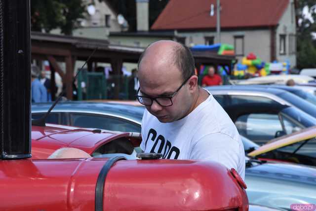 [WIDEO/FOTO] Zabytkowe modele, tuningowe cuda i legendarne klasyki. Miłośnicy motoryzacji spotkali się po raz dziewiąty