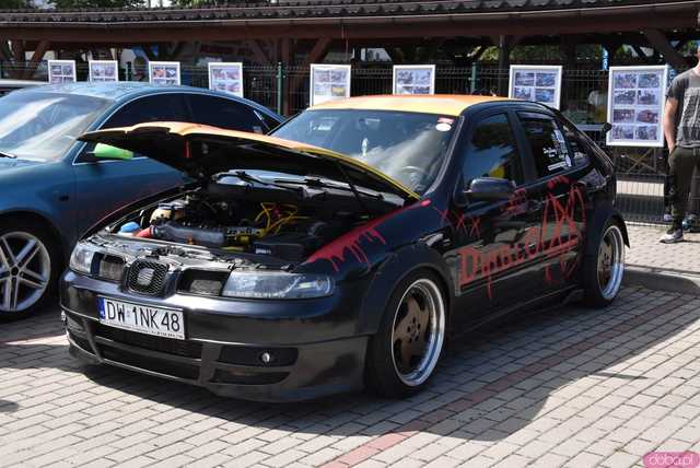 [WIDEO/FOTO] Zabytkowe modele, tuningowe cuda i legendarne klasyki. Miłośnicy motoryzacji spotkali się po raz dziewiąty