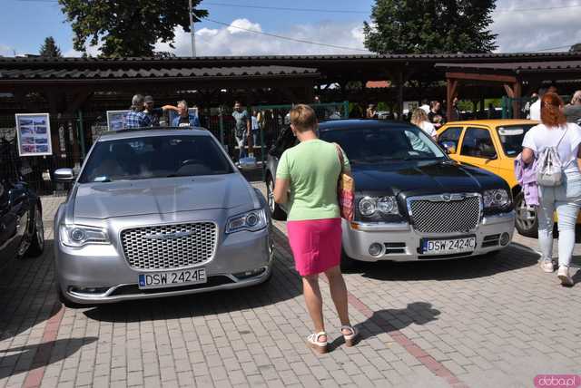 [WIDEO/FOTO] Zabytkowe modele, tuningowe cuda i legendarne klasyki. Miłośnicy motoryzacji spotkali się po raz dziewiąty