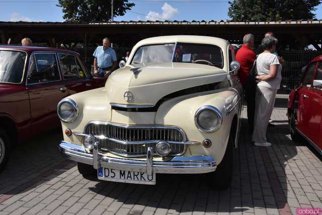 [WIDEO/FOTO] Zabytkowe modele, tuningowe cuda i legendarne klasyki. Miłośnicy motoryzacji spotkali się po raz dziewiąty