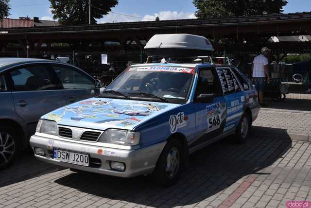 [WIDEO/FOTO] Zabytkowe modele, tuningowe cuda i legendarne klasyki. Miłośnicy motoryzacji spotkali się po raz dziewiąty