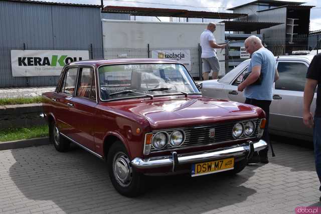 [WIDEO/FOTO] Zabytkowe modele, tuningowe cuda i legendarne klasyki. Miłośnicy motoryzacji spotkali się po raz dziewiąty