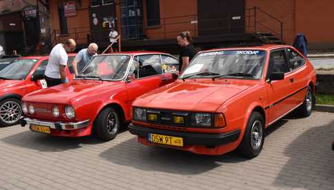 [WIDEO/FOTO] Zabytkowe modele, tuningowe cuda i legendarne klasyki. Miłośnicy motoryzacji spotkali się po raz dziewiąty