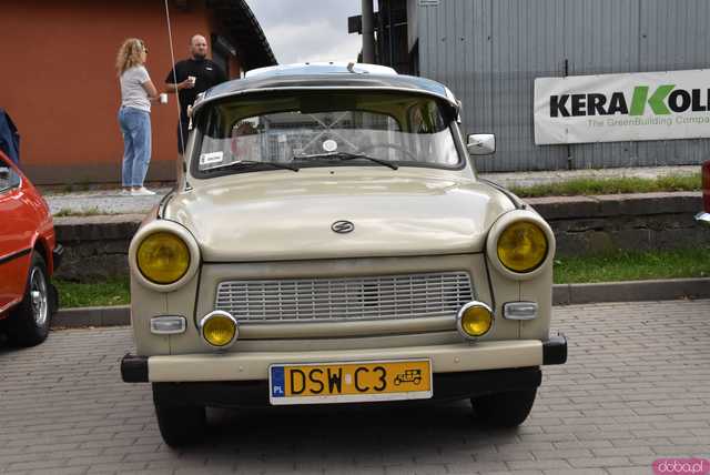 [WIDEO/FOTO] Zabytkowe modele, tuningowe cuda i legendarne klasyki. Miłośnicy motoryzacji spotkali się po raz dziewiąty
