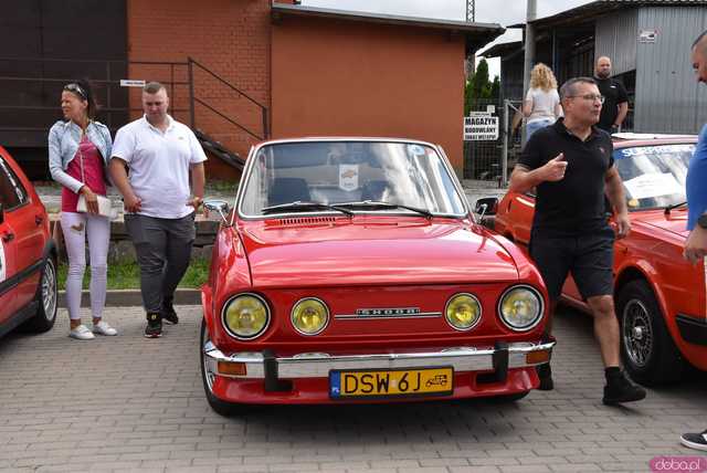 [WIDEO/FOTO] Zabytkowe modele, tuningowe cuda i legendarne klasyki. Miłośnicy motoryzacji spotkali się po raz dziewiąty
