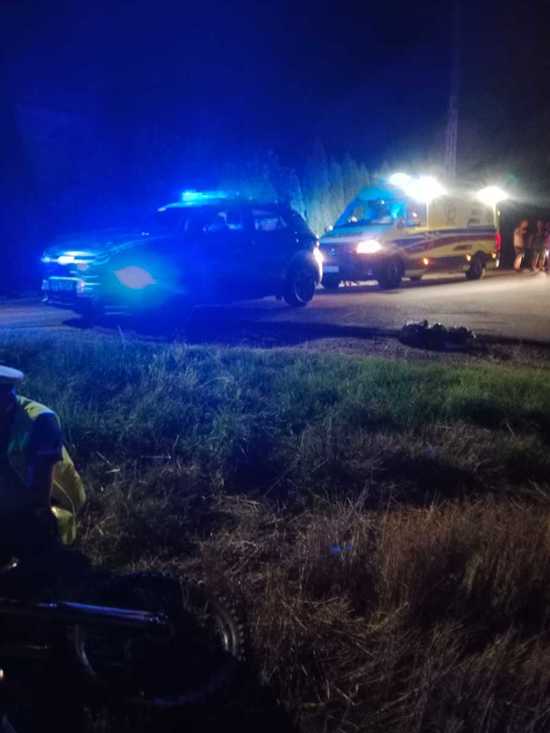 Myślał, że odpuszczą. 16-latek uciekał motocrossem przed policjantami, a następnie wypadł z drogi