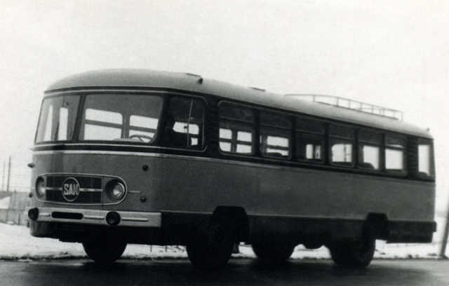 Autobusy komunikacji miejskiej jeżdżą ulicami miasta od 67 lat. Jaka wyglądała historia transportu miejskiego?