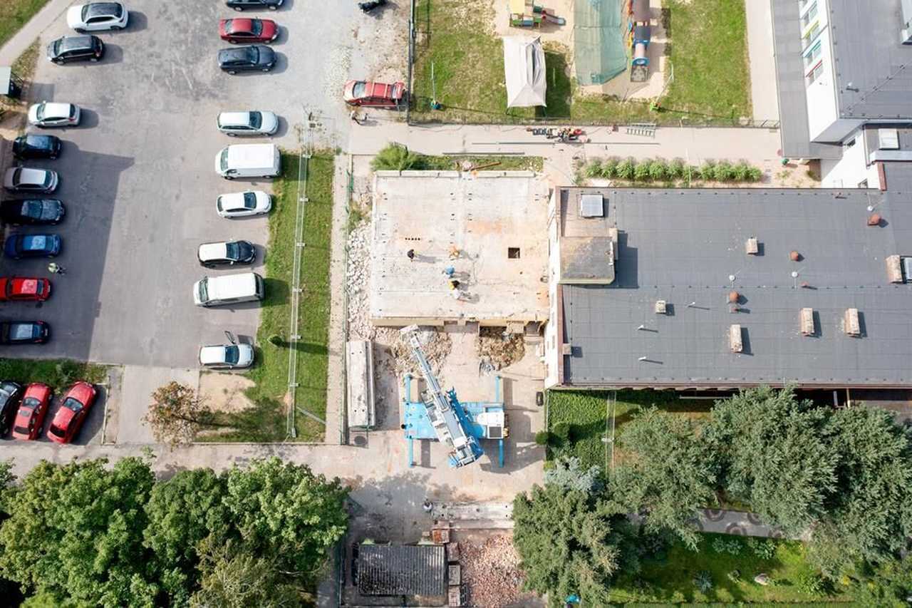 [WIZUALIZACJA/FOTO] Trwa rozbudowa Żłobka Miejskiego w Żarowie