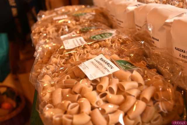 [WIDEO/FOTO] Sierpniowy Targ Ziemi obfitował w lokalne, ekologiczne produkty. Tarnawę odwiedziły prawdziwe tłumy