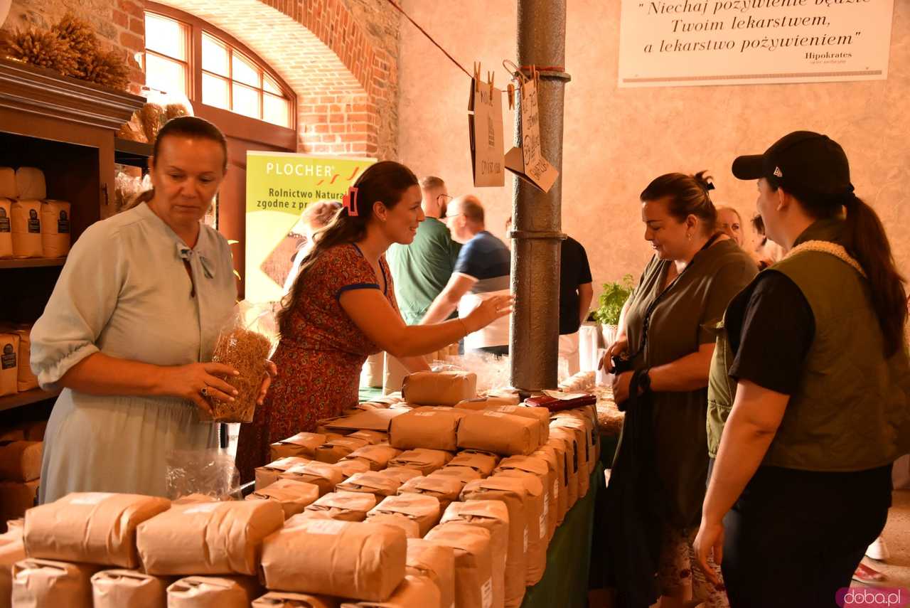 [WIDEO/FOTO] Sierpniowy Targ Ziemi obfitował w lokalne, ekologiczne produkty. Tarnawę odwiedziły prawdziwe tłumy