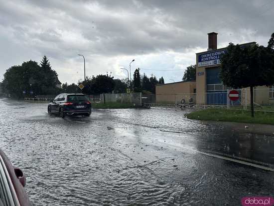 [FOTO/WIDEO] Zalane ulice po intensywnych opadach deszczu