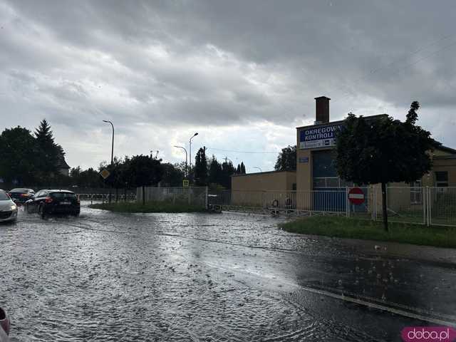 [FOTO/WIDEO] Zalane ulice po intensywnych opadach deszczu