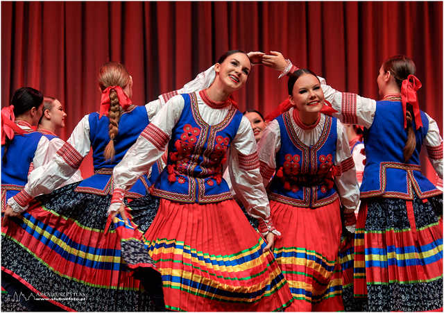 Z Kenii, Kolumbii, Francji, Serbii i Węgier. Poznajcie zespoły, które wystąpią na 32. Międzynarodowym Festiwalu Folkloru!