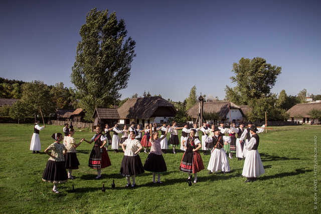 Z Kenii, Kolumbii, Francji, Serbii i Węgier. Poznajcie zespoły, które wystąpią na 32. Międzynarodowym Festiwalu Folkloru!
