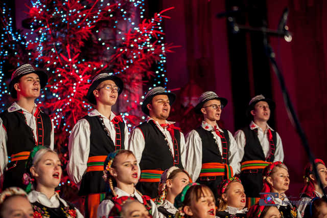 Z Kenii, Kolumbii, Francji, Serbii i Węgier. Poznajcie zespoły, które wystąpią na 32. Międzynarodowym Festiwalu Folkloru!