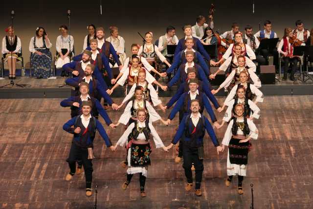 Z Kenii, Kolumbii, Francji, Serbii i Węgier. Poznajcie zespoły, które wystąpią na 32. Międzynarodowym Festiwalu Folkloru!