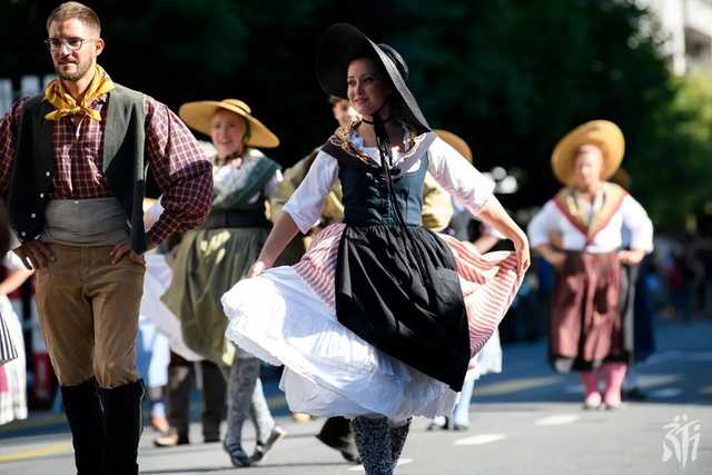 Z Kenii, Kolumbii, Francji, Serbii i Węgier. Poznajcie zespoły, które wystąpią na 32. Międzynarodowym Festiwalu Folkloru!