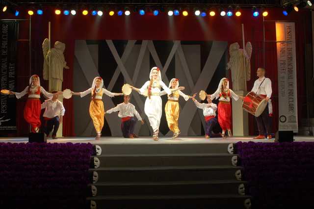 Z Kenii, Kolumbii, Francji, Serbii i Węgier. Poznajcie zespoły, które wystąpią na 32. Międzynarodowym Festiwalu Folkloru!