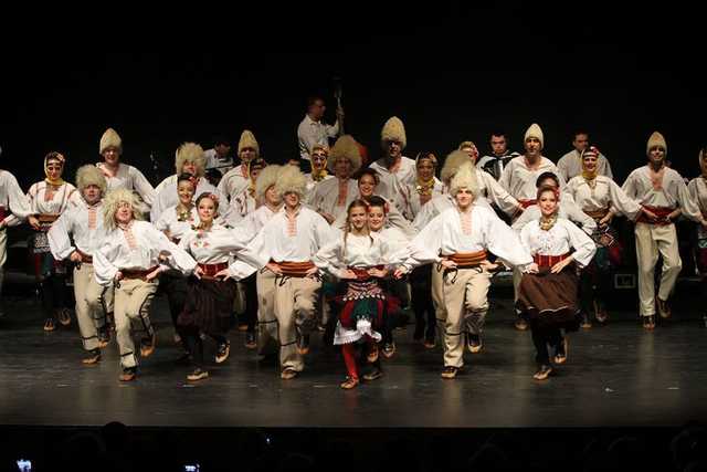 Z Kenii, Kolumbii, Francji, Serbii i Węgier. Poznajcie zespoły, które wystąpią na 32. Międzynarodowym Festiwalu Folkloru!