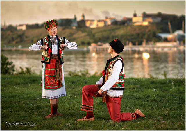 Z Kenii, Kolumbii, Francji, Serbii i Węgier. Poznajcie zespoły, które wystąpią na 32. Międzynarodowym Festiwalu Folkloru!