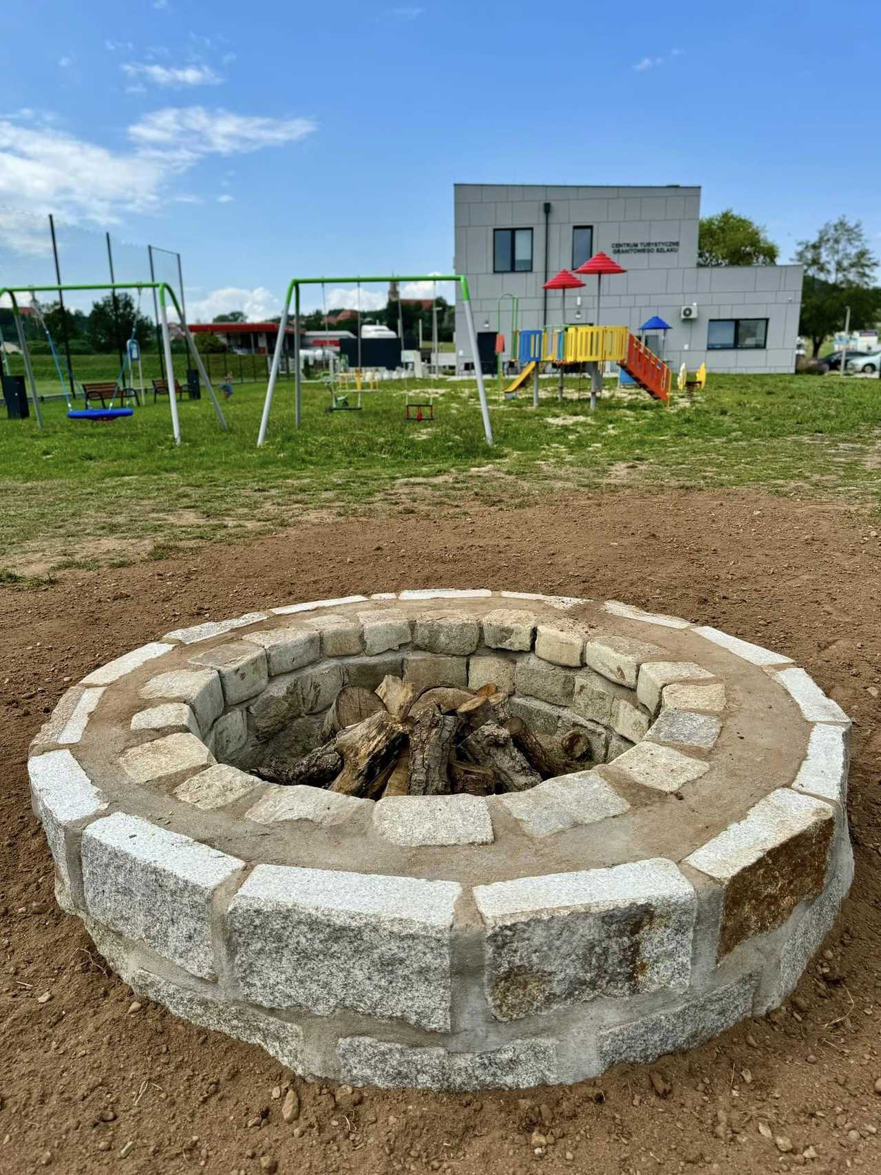 [FOTO] Miejsce na palenisko jako miłe zwieńczenie podróży po okolicy. Zajrzyjcie do Centrum Turystycznego Granitowego Szlaku w Dobromierzu