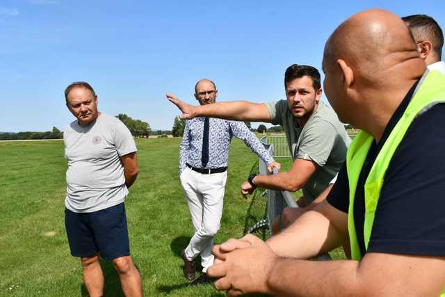 [FOTO] Spłonęły samoloty i szybowce. Milionowe straty po pożarze hangaru