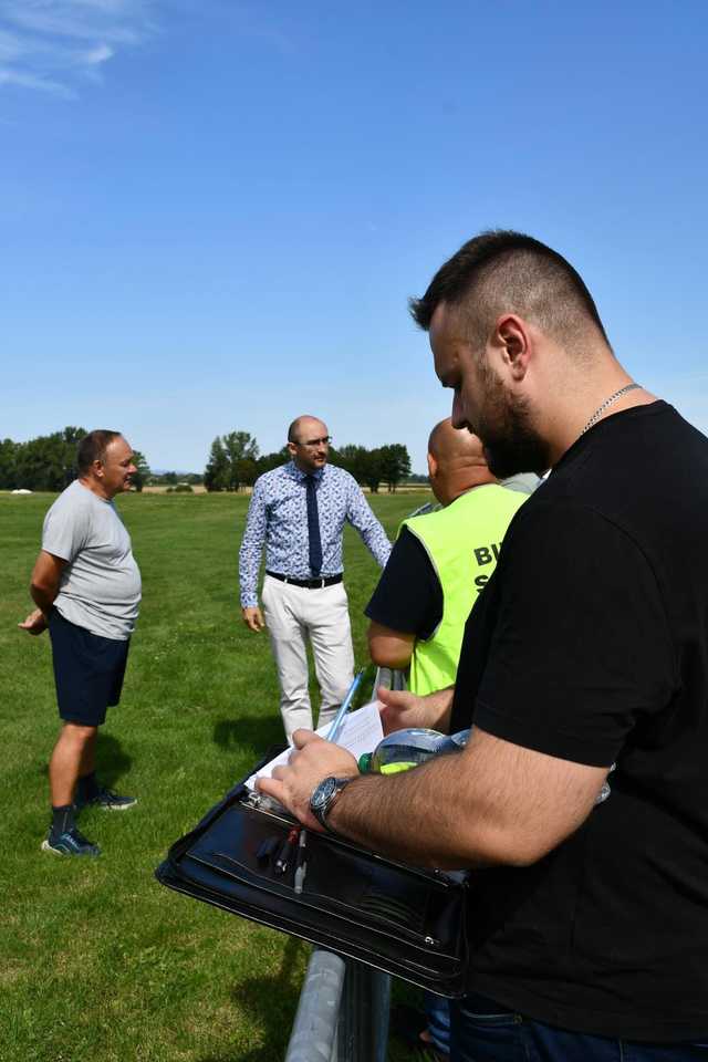 [FOTO] Spłonęły samoloty i szybowce. Milionowe straty po pożarze hangaru
