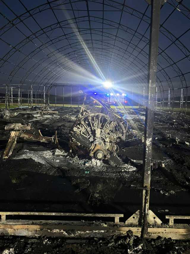[FOTO] Spłonęły samoloty i szybowce. Milionowe straty po pożarze hangaru