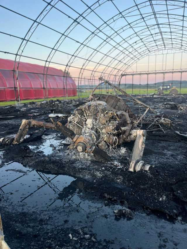 [FOTO] Spłonęły samoloty i szybowce. Milionowe straty po pożarze hangaru