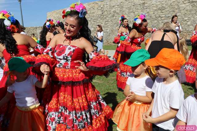 Energia, Taniec i Folklor: Festiwal Folkloru Zaczyna się z Impetem