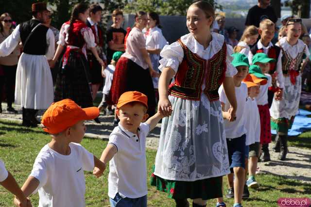 Energia, Taniec i Folklor: Festiwal Folkloru Zaczyna się z Impetem