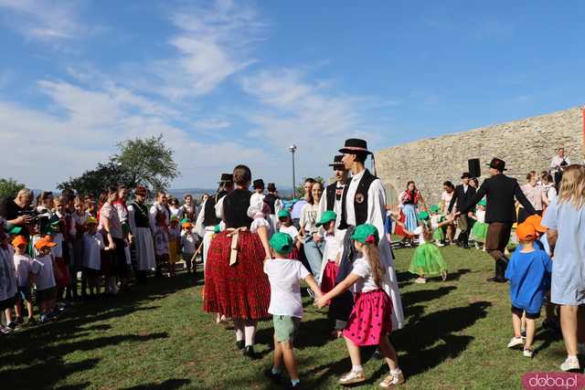 Energia, Taniec i Folklor: Festiwal Folkloru Zaczyna się z Impetem