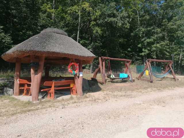 [FOTO] Nowe kąpielisko z piękną plażą, placem zabaw i noclegami