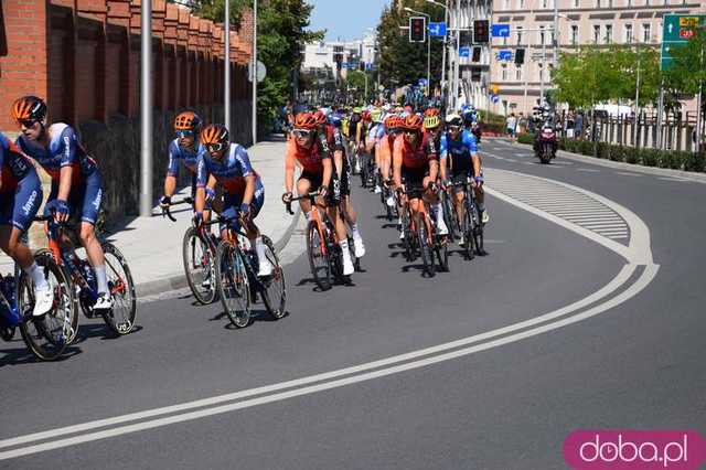 [FOTO] Wielkie emocje od samego startu! Tour de Pologne przejechał przez Świdnicę