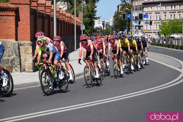 [FOTO] Wielkie emocje od samego startu! Tour de Pologne przejechał przez Świdnicę